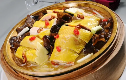 鸡汁云耳蒸鸡图片
