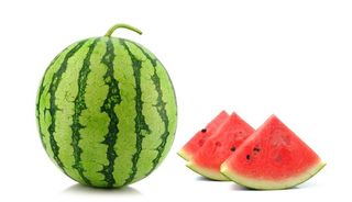 红壤大西瓜摄影图片