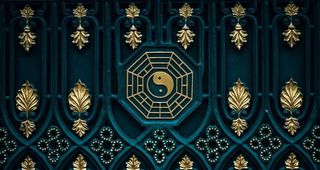 金色花纹八卦背景图片