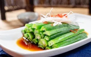 盘子里的美食白芍秋葵图片