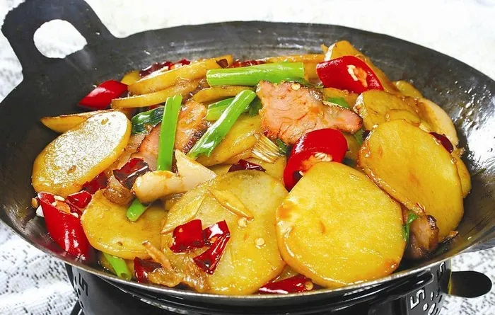香辣干锅土豆片图片