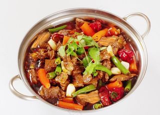 干锅腐竹红烧肉图片