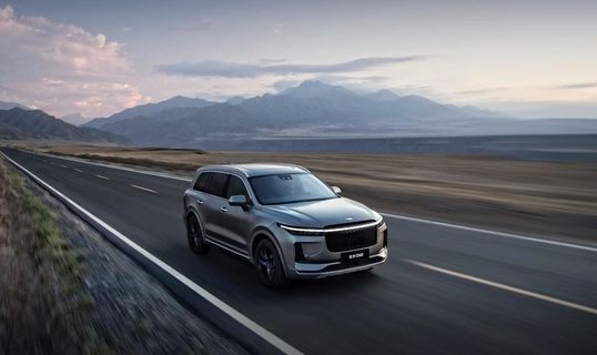 理想汽车电动汽车特写图片