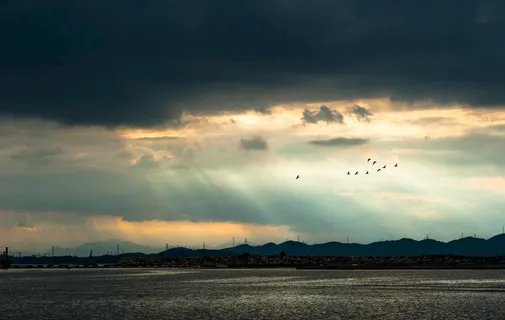 海边的丁达尔图片 海边的丁达尔图片