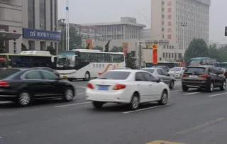 城市道路交通摄影图片