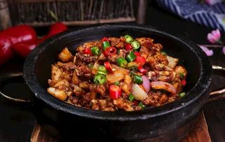 镇店石锅牛蛙图片