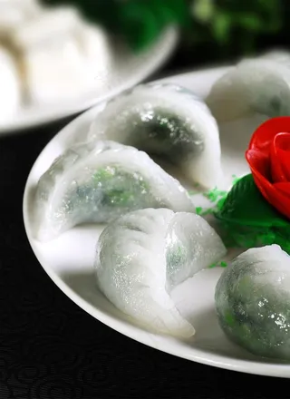 吃碧绿水晶饺图片