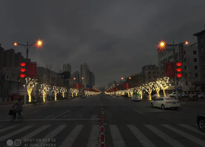 街道夜景图片(4032x3024)psd模版下载