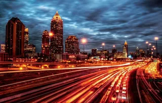 灯火辉煌的城市夜景图片