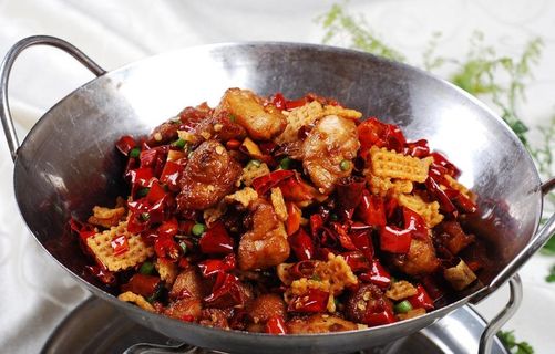 香辣锅巴鸡图片