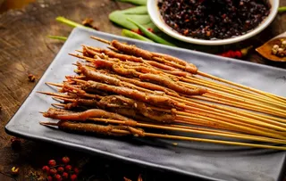 竹签鸭肠美食图片