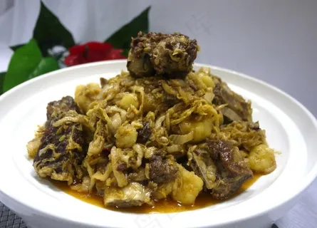 猪骨头烩酸菜图片 猪骨头烩酸菜图片