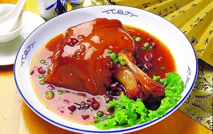 扒肘子图片