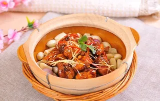 啫啫滑鸡煲图片