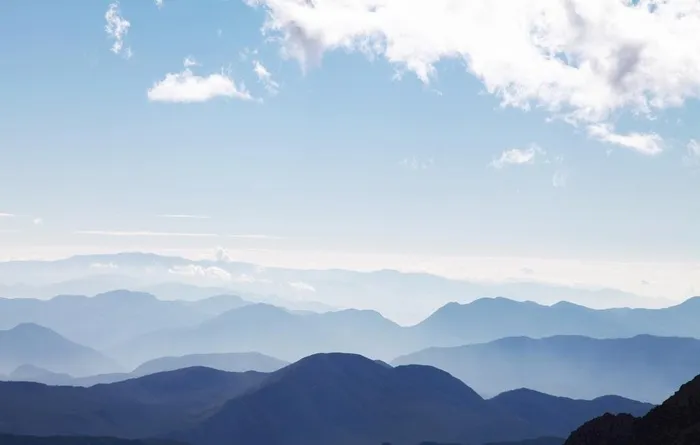 山川远眺美景图片