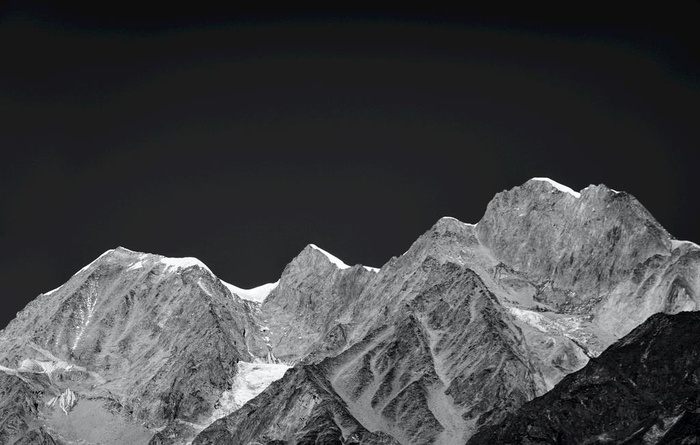 大山 山峦 雪山 黑白 图片