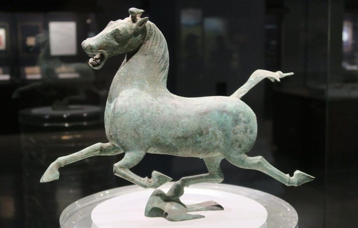 甘肃博物馆藏铜奔马图片