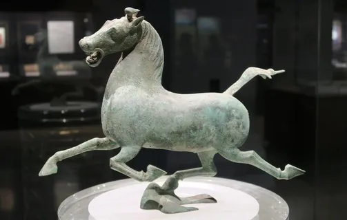 甘肃博物馆藏铜奔马图片