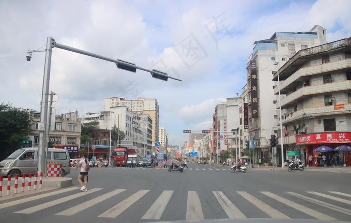 郊区道路两旁房子图片