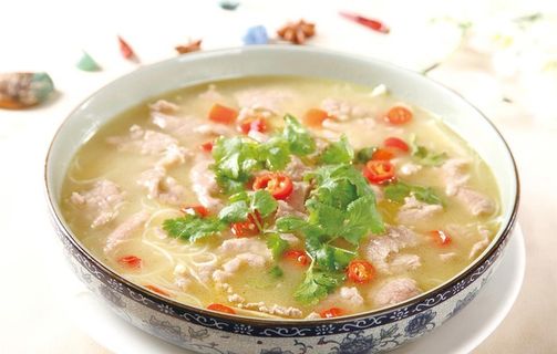 酸汤牛肉粉图片