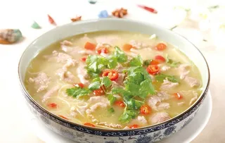 酸汤牛肉粉图片