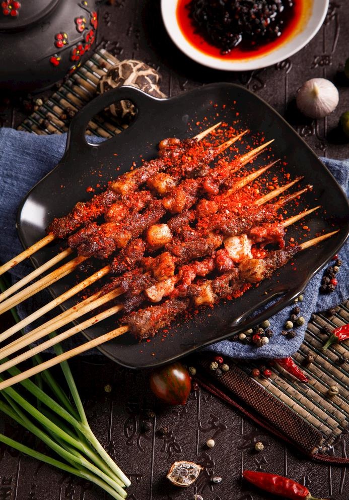 竹签麻辣烤串美食图片
