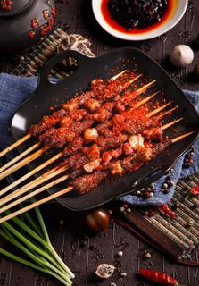 竹签麻辣烤串美食图片