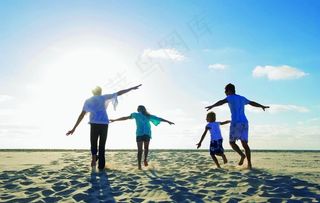 海边沙滩人自由图片