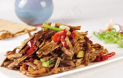 烟笋炒肥肠图片 烟笋炒肥肠图片