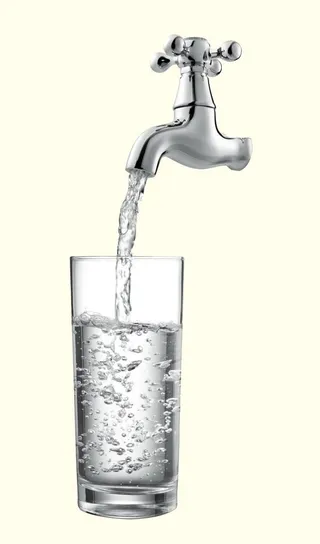 水龙头流水图片