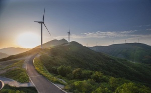山里面的公路摄影图图片