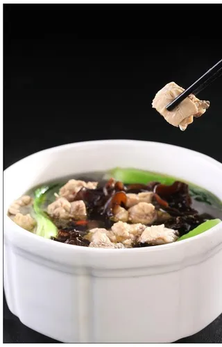 土鸡炖木耳图片