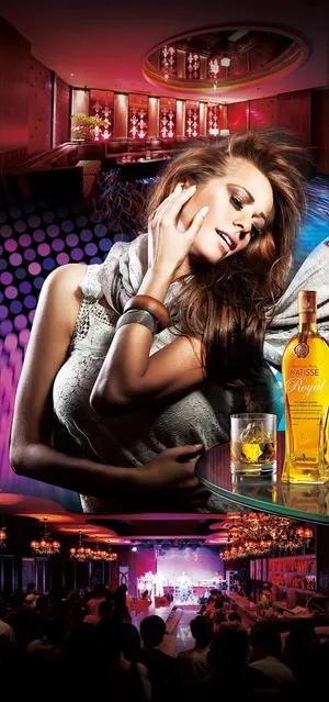 酒吧美女图片
