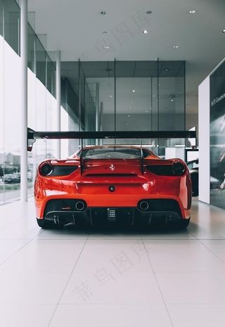 红色跑车图片