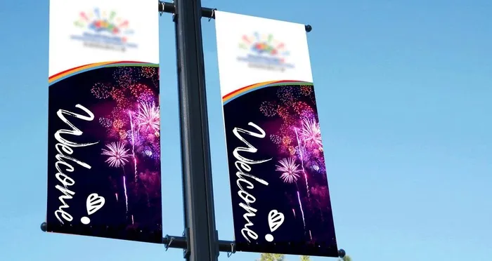 户外刀旗样机图片(3000x1688)psd模版下载