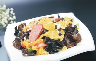 木耳鸡蛋炒红肠图片