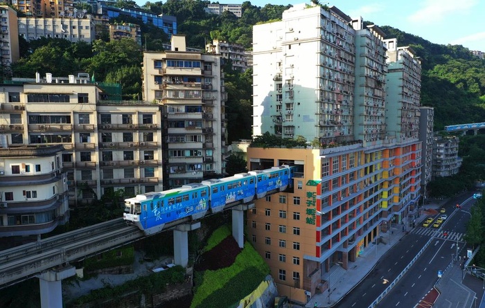 重庆网红轻轨穿楼图片