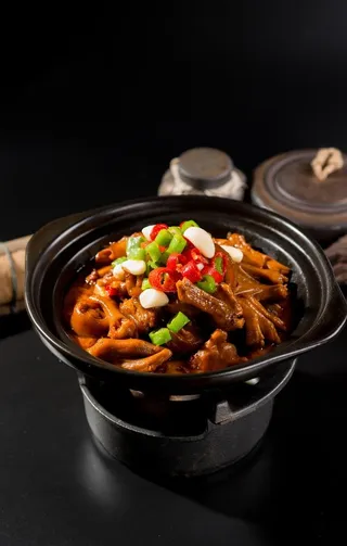 红烧猪尾美食食材背景海报素材图片