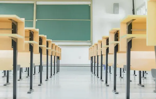 毕业季校园空荡荡的大学教室图片