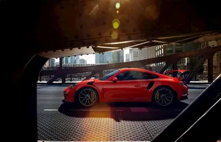 红色保时捷图片