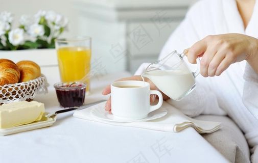 美女吃早餐图片