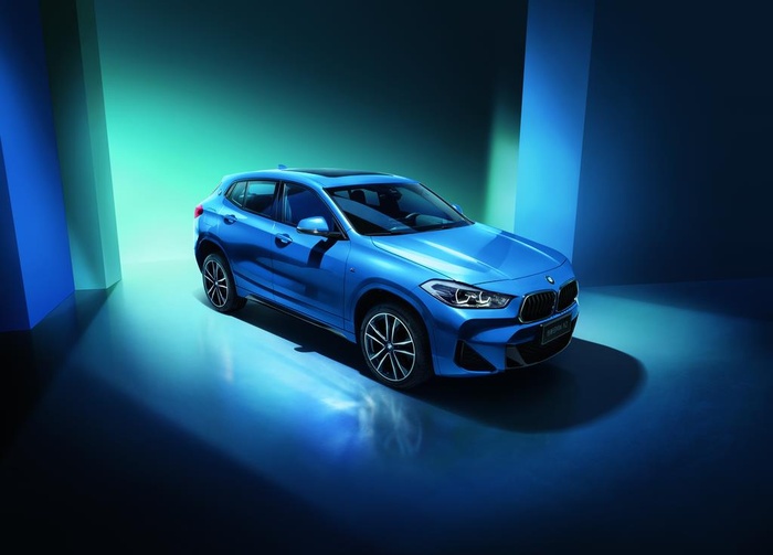 宝马X2海报图片