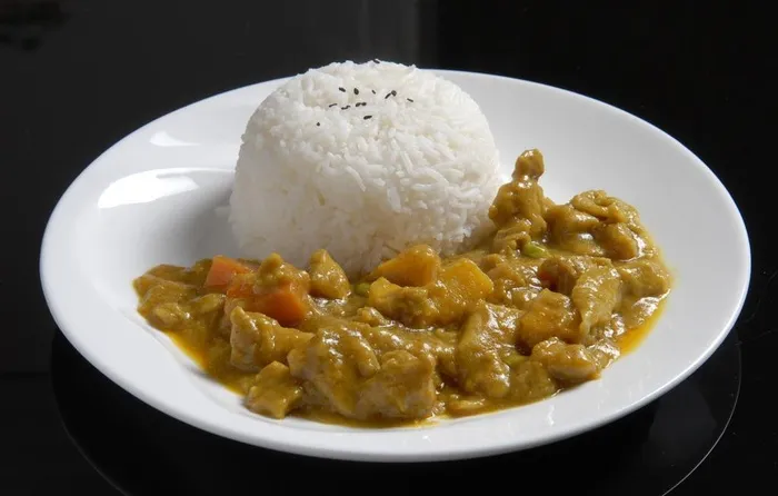 咖喱鸡肉饭图片