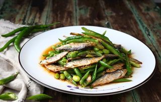 辣椒炒小鱼干图片