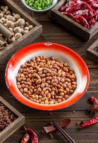 椒盐花生米图片