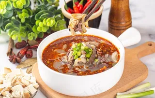 麻辣羊杂汤图片