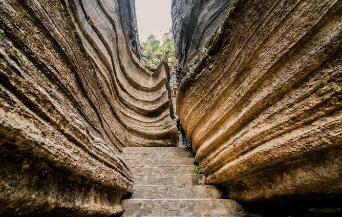 湖北恩施梭布垭石林景区风光图片
