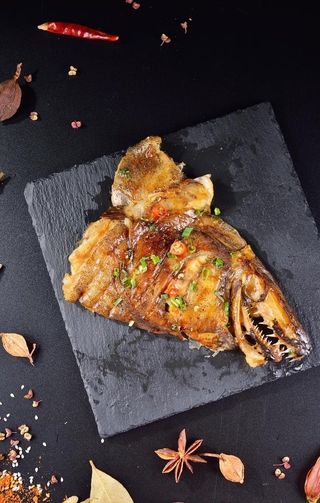 烤鸦片鱼头图片