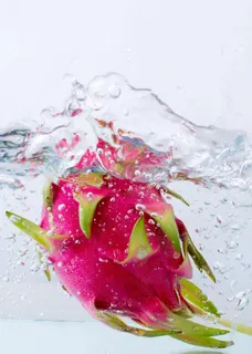 新鲜火龙果特写图片