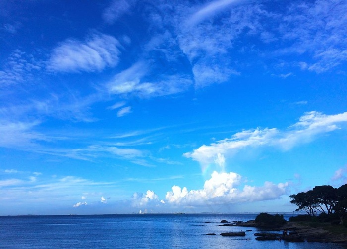 蔚蓝天空大海图片